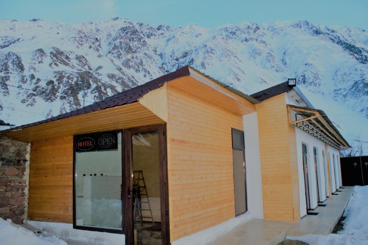 Hotel NOA Kazbegi Buitenkant foto