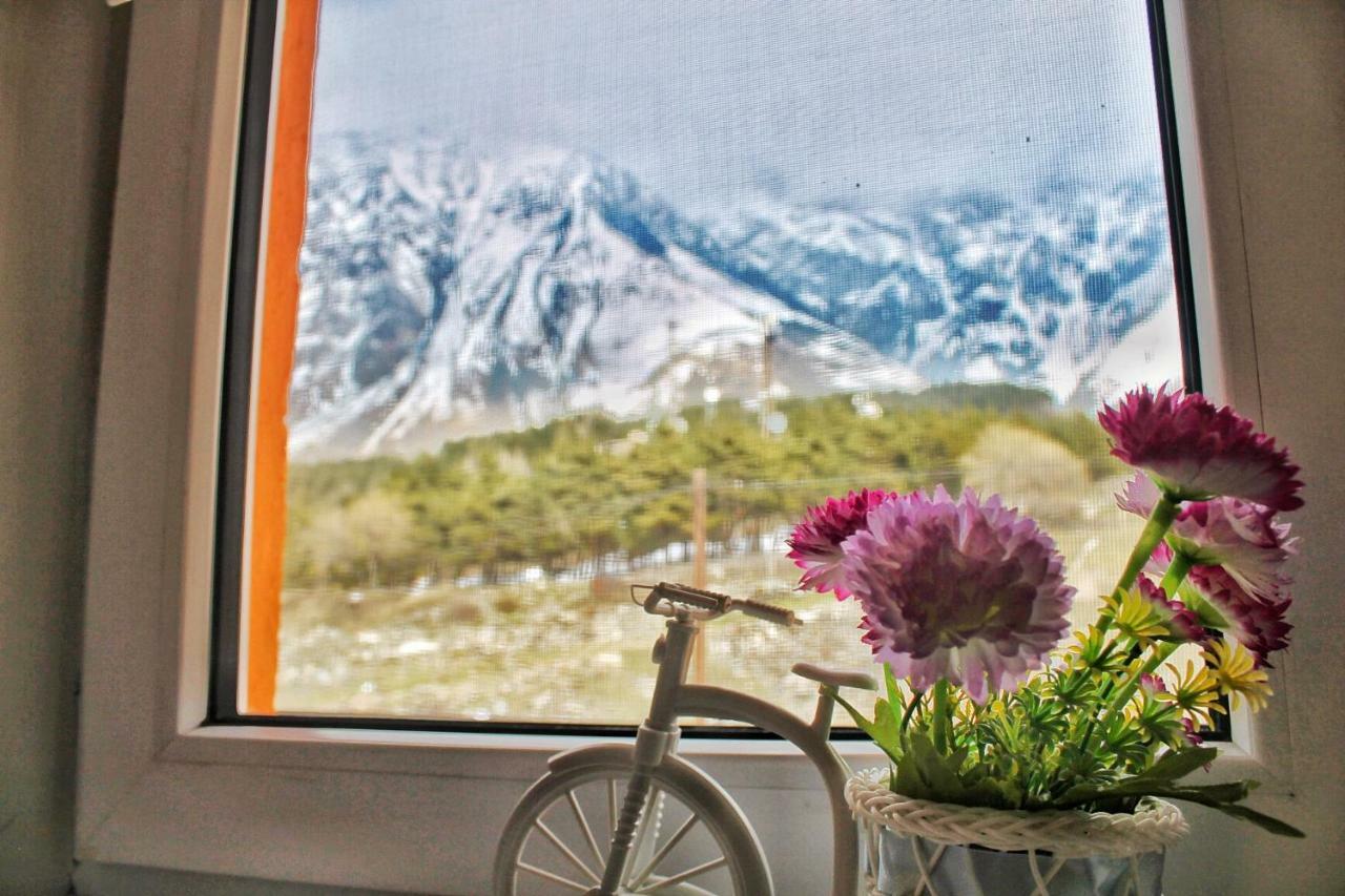 Hotel NOA Kazbegi Buitenkant foto